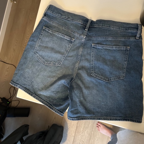 GAP 5” Mid Rise Denim Shorts Size 14/32 - Picture 2 of 3